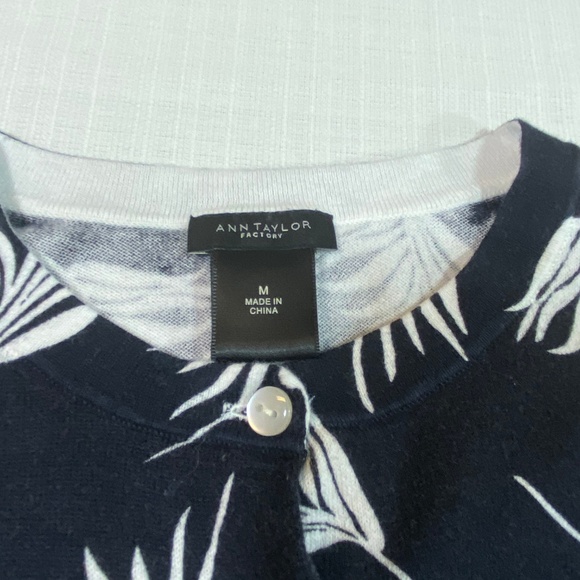 Ann Taylor Factory Leaf Cardigan Navy White Medium - Picture 3 of 8
